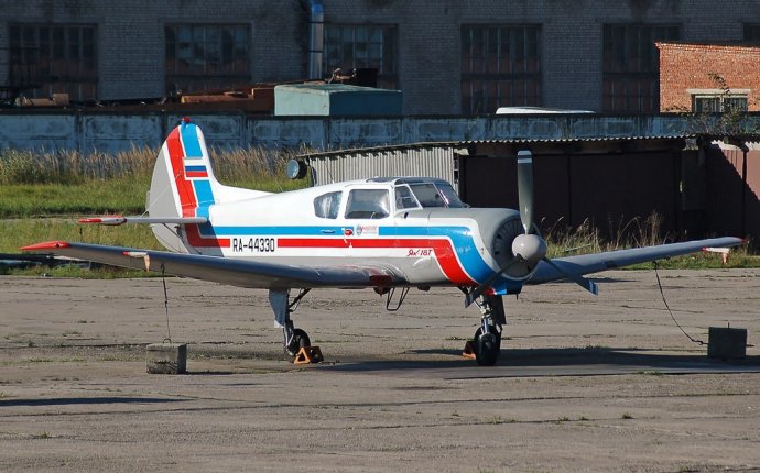 File:Yakovlev Yak-18T, Ulyanovsk Higher Civil Aviation School