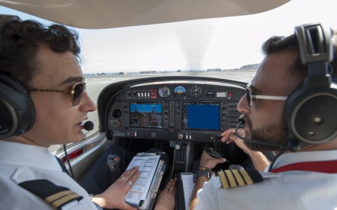 How to become a licensed pilot?