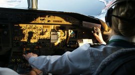 Wideroe-dash8-cockpit